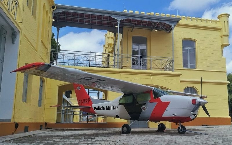 Cessna foi transportado desmontado até o museu e remontada em uma área externa - Divulgação