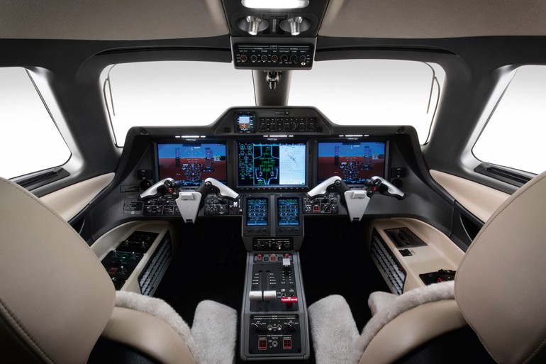 Phenom 300 cockpit